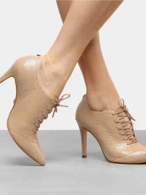 NWOT Legit leather - Jorge Bischoff Nude Lace-Up Pointed Toe Stiletto Booties